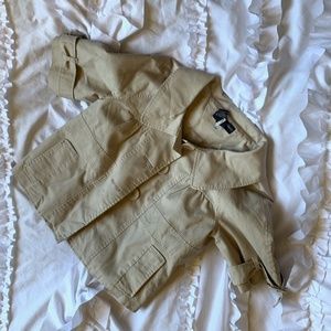 Khaki shortsleeved jacket